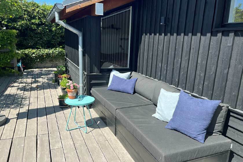 Hyggekrog på sydvendt terrasse i sommerhus til privat udlejning i Kerteminde